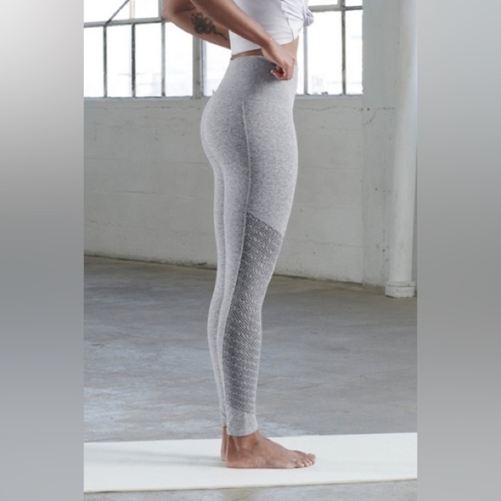 Fabletics Sync Seamless High-Waisted 7/8 Legging